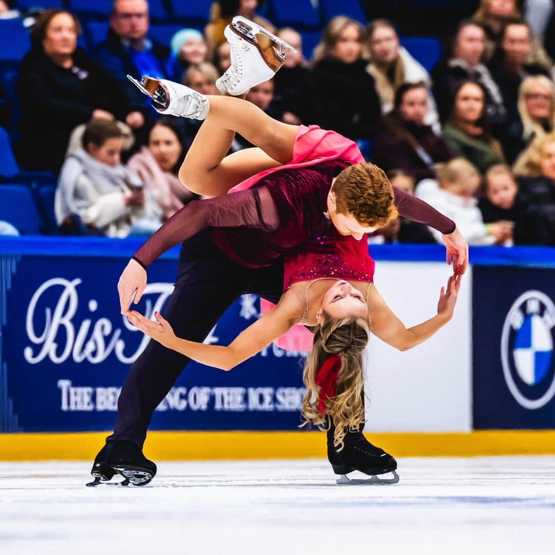 Skate Canadaさんのインスタグラム写真 - (Skate CanadaInstagram)「🇨🇦 athletes had a fantastic run this weekend at #GPFigure Espoo with our skaters securing a 🥈 medal.   Full results / Résultats complets ⤵️   Pair / Patinage en couple:  @brookee.mcintosh & @benjamin_mimar - 7  Ice Dance / Danse sur glace:  @laurencefournierbeaudry & @nik_soerensen - 2 @nadiia_bashynska & @_peterbeaumont - 8  📸 @isufigureskating」11月19日 10時17分 - skate_canada