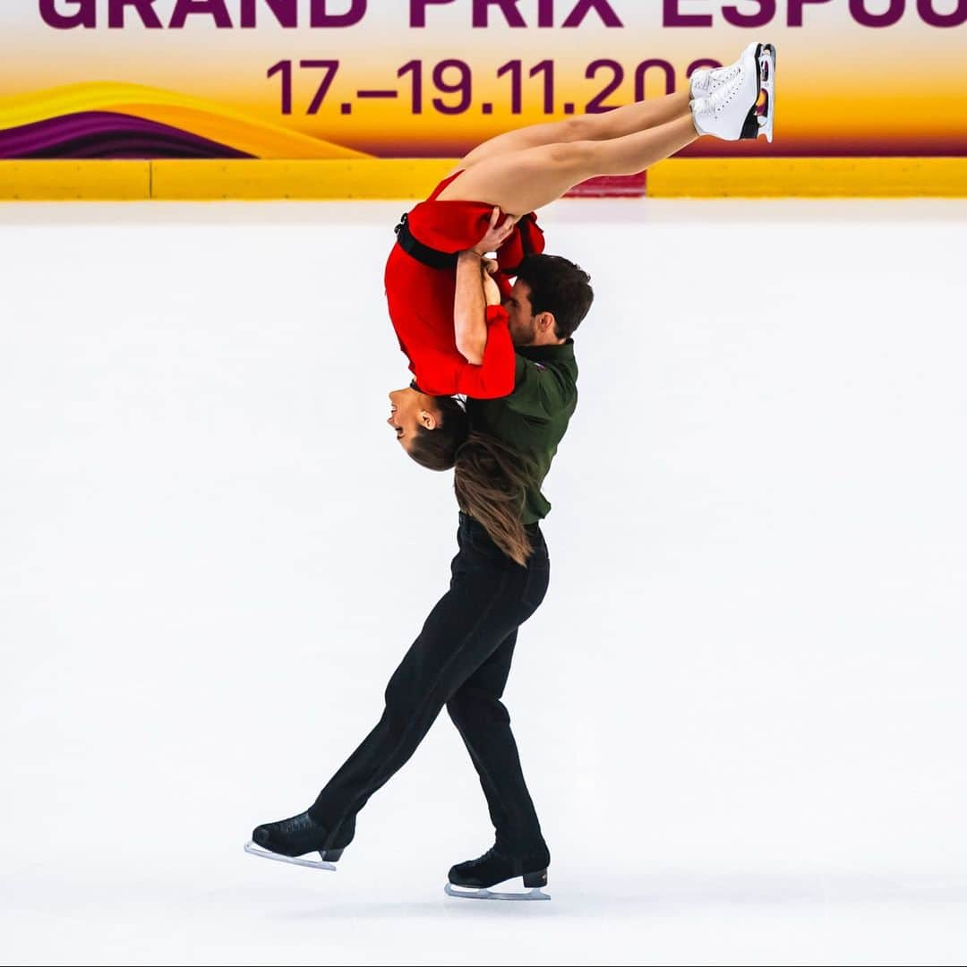 Skate Canadaさんのインスタグラム写真 - (Skate CanadaInstagram)「🇨🇦 athletes had a fantastic run this weekend at #GPFigure Espoo with our skaters securing a 🥈 medal.   Full results / Résultats complets ⤵️   Pair / Patinage en couple:  @brookee.mcintosh & @benjamin_mimar - 7  Ice Dance / Danse sur glace:  @laurencefournierbeaudry & @nik_soerensen - 2 @nadiia_bashynska & @_peterbeaumont - 8  📸 @isufigureskating」11月19日 10時17分 - skate_canada