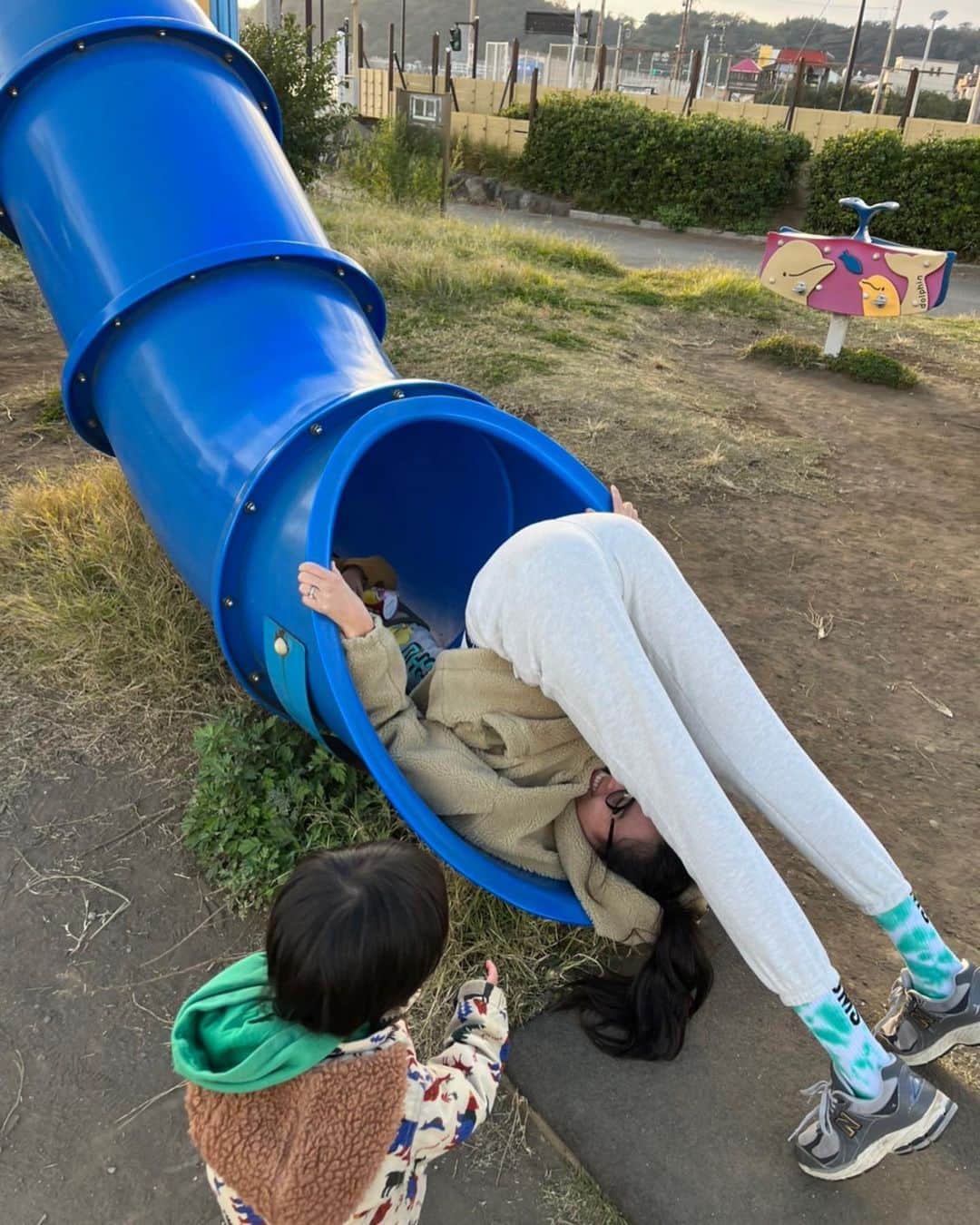 麻宮彩希さんのインスタグラム写真 - (麻宮彩希Instagram)「公園って親は何してるのが正解？」11月19日 10時20分 - sakibows0125