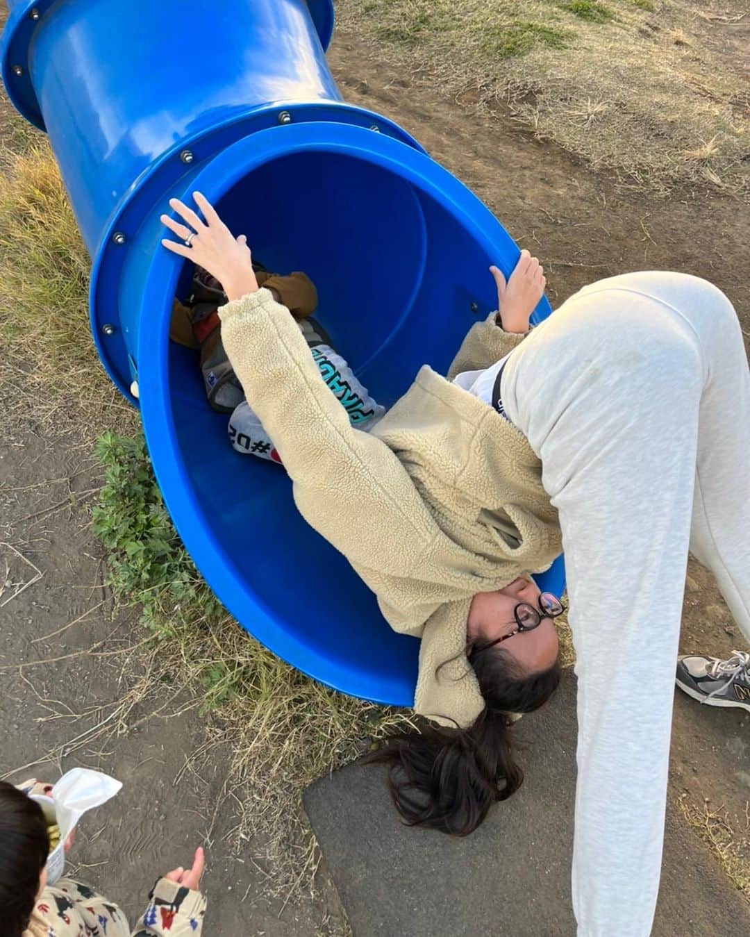 麻宮彩希さんのインスタグラム写真 - (麻宮彩希Instagram)「公園って親は何してるのが正解？」11月19日 10時20分 - sakibows0125
