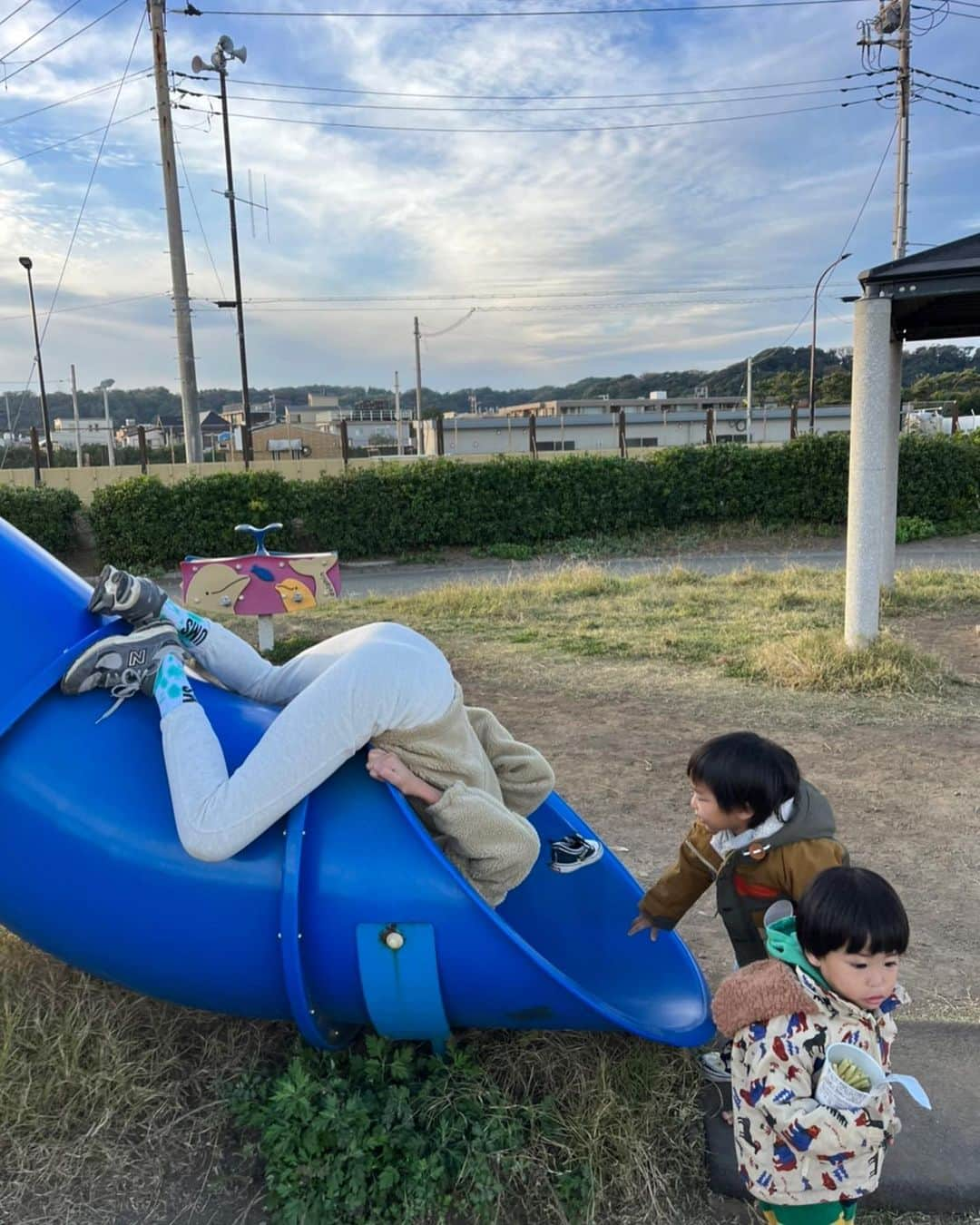 麻宮彩希さんのインスタグラム写真 - (麻宮彩希Instagram)「公園って親は何してるのが正解？」11月19日 10時20分 - sakibows0125