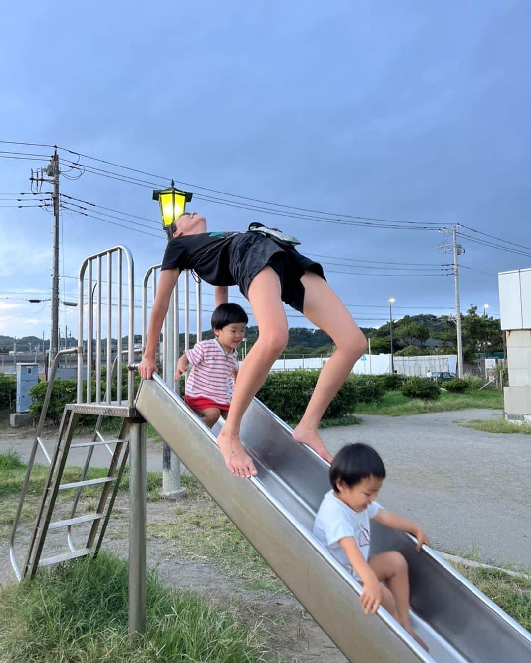 麻宮彩希さんのインスタグラム写真 - (麻宮彩希Instagram)「公園って親は何してるのが正解？」11月19日 10時20分 - sakibows0125