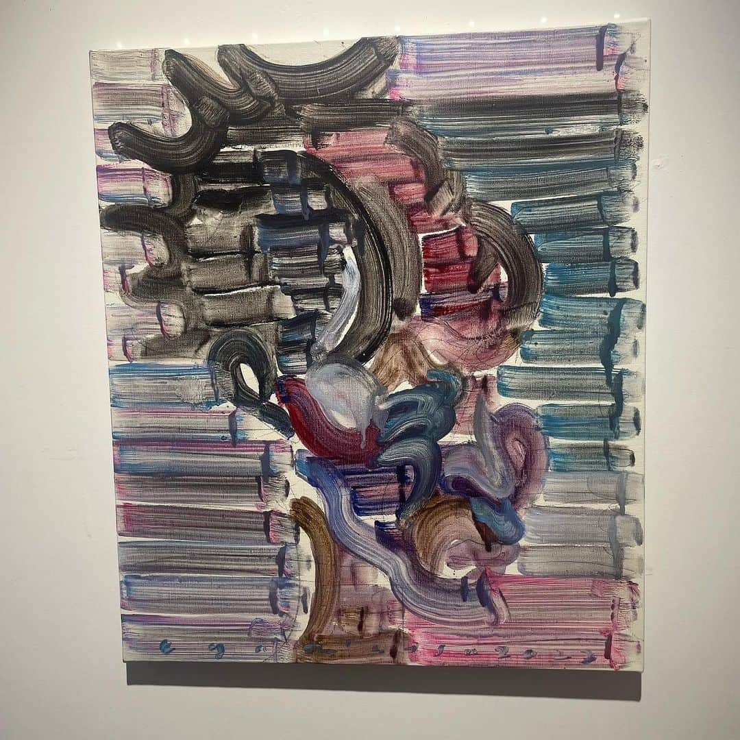 吉村民さんのインスタグラム写真 - (吉村民Instagram)「「ブレイク前夜展in金沢」 〜秋元雄史セレクション〜が始まったので、見に行ってきました！  オープニングトークショーでは、 作家さん自身の制作に対する想いや 秋元さんが魅力的に感じた視点などをお話いただき、アートの見方の面白さ、を感じることが出来ました🎵  作家さんのお話を聴かせていただくと、 作品を見るのがより楽しくなりますね。  素敵な展示になっていますので、 是非、遊びに行ってみてください。  期間　11/18(土)〜12/24(日) 営業時間　11 時～18時　(休・月火) 会場　ASTER @breakzenya  @aster_gallery_kanazawa  @akimotoyuji   ■会場：ASTER 〒920-0061 石川県金沢市問屋町1丁目99 お問い合わせ : 076-256-1618 https://aster-g.com info@aster-g.com @ASTER_Gallery_kanazawa :チケット:入場料:500円 チケット購入リンク (前期後期共通、何度でもご入場頂けます) https://artsticker.page.link/Bureikuzenya_ASTER  出展作家　 足立篤史 @atsushi_art_photo  木原千春 @chiharu_kihara  堀川由梨佳 @yurika_horikawa  渡辺おさむ @w_osamu  谷原菜摘子 @natsuko_tanihara  ノガミカツキ @katsukinogami 岡﨑龍之祐 @ryunosuke.okazaki 額賀苑子 @nukegechang 栗原莞爾 @kanji_kurihara 江上越 @egamietsu_artstudio  江頭誠 @makotoegashira_artwork 黒坂祐 @kurosaka_yu 佐野藍 @ai.sano_sculpture 斎藤亮輔 @ryausuke 阪本トクロウ @tokuro_sakamoto 三浦光雅 @koga_miura 三澤亮介 @ryosuke_misawa_53 篠崎理一郎 @reeeeeach0222 酒井智也 @s_tomoya1212 小津航 @ozuwataru  水口麟太郎 @rintaro_artist 川人綾 @ayakawato  川端健太 @kawaken11_06  谷口洸 @k10600570akira 東弘一郎 @koichiro.azuma  藤森詔子 @shokofujimori  豊海健太 @urushi_toyoumi_kenta  茂木淳史 @alligator_john_mogimogi」11月19日 10時32分 - yoshimuratami