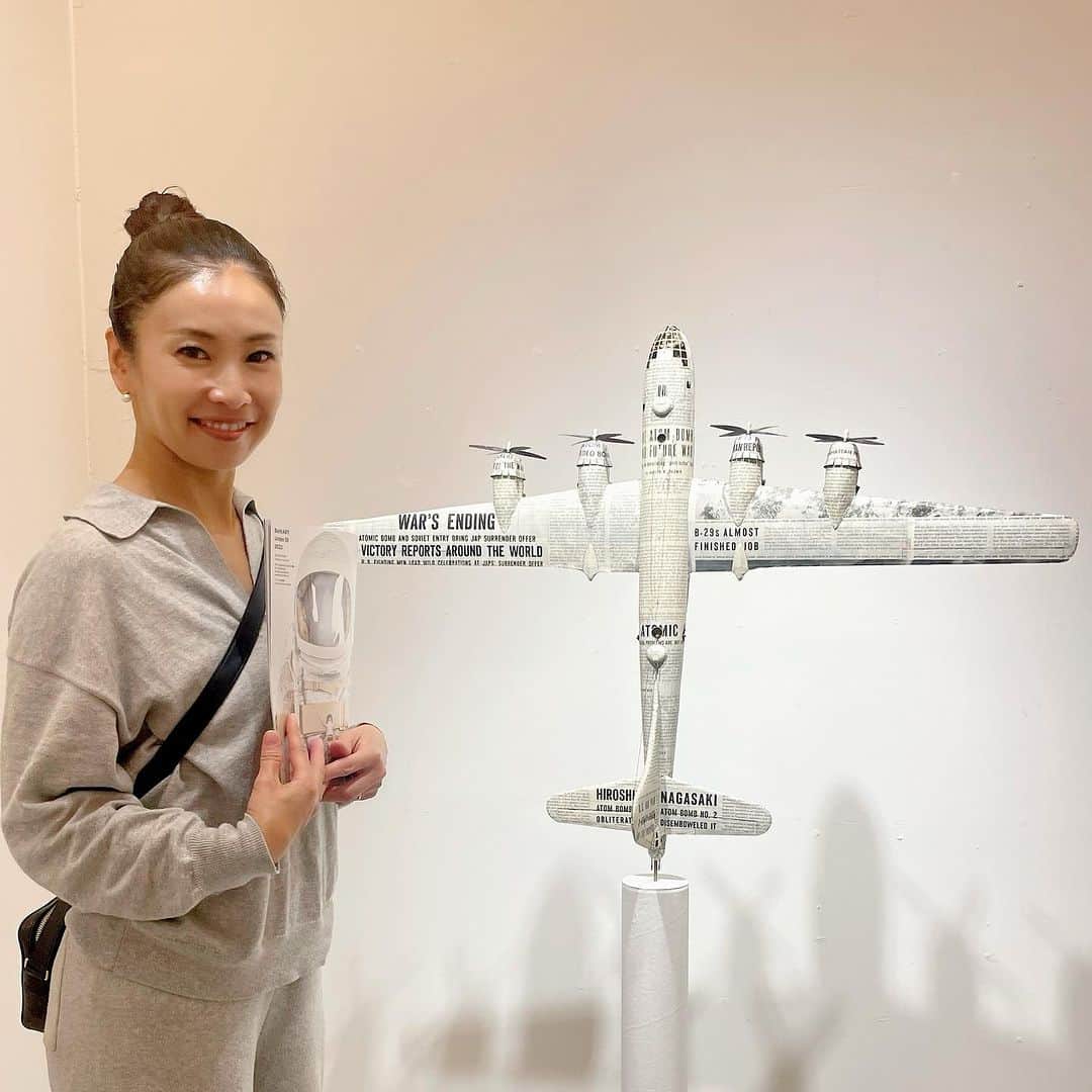 吉村民のインスタグラム：「「ブレイク前夜展in金沢」 〜秋元雄史セレクション〜が始まったので、見に行ってきました！  オープニングトークショーでは、 作家さん自身の制作に対する想いや 秋元さんが魅力的に感じた視点などをお話いただき、アートの見方の面白さ、を感じることが出来ました🎵  作家さんのお話を聴かせていただくと、 作品を見るのがより楽しくなりますね。  素敵な展示になっていますので、 是非、遊びに行ってみてください。  期間　11/18(土)〜12/24(日) 営業時間　11 時～18時　(休・月火) 会場　ASTER @breakzenya  @aster_gallery_kanazawa  @akimotoyuji   ■会場：ASTER 〒920-0061 石川県金沢市問屋町1丁目99 お問い合わせ : 076-256-1618 https://aster-g.com info@aster-g.com @ASTER_Gallery_kanazawa :チケット:入場料:500円 チケット購入リンク (前期後期共通、何度でもご入場頂けます) https://artsticker.page.link/Bureikuzenya_ASTER  出展作家　 足立篤史 @atsushi_art_photo  木原千春 @chiharu_kihara  堀川由梨佳 @yurika_horikawa  渡辺おさむ @w_osamu  谷原菜摘子 @natsuko_tanihara  ノガミカツキ @katsukinogami 岡﨑龍之祐 @ryunosuke.okazaki 額賀苑子 @nukegechang 栗原莞爾 @kanji_kurihara 江上越 @egamietsu_artstudio  江頭誠 @makotoegashira_artwork 黒坂祐 @kurosaka_yu 佐野藍 @ai.sano_sculpture 斎藤亮輔 @ryausuke 阪本トクロウ @tokuro_sakamoto 三浦光雅 @koga_miura 三澤亮介 @ryosuke_misawa_53 篠崎理一郎 @reeeeeach0222 酒井智也 @s_tomoya1212 小津航 @ozuwataru  水口麟太郎 @rintaro_artist 川人綾 @ayakawato  川端健太 @kawaken11_06  谷口洸 @k10600570akira 東弘一郎 @koichiro.azuma  藤森詔子 @shokofujimori  豊海健太 @urushi_toyoumi_kenta  茂木淳史 @alligator_john_mogimogi」