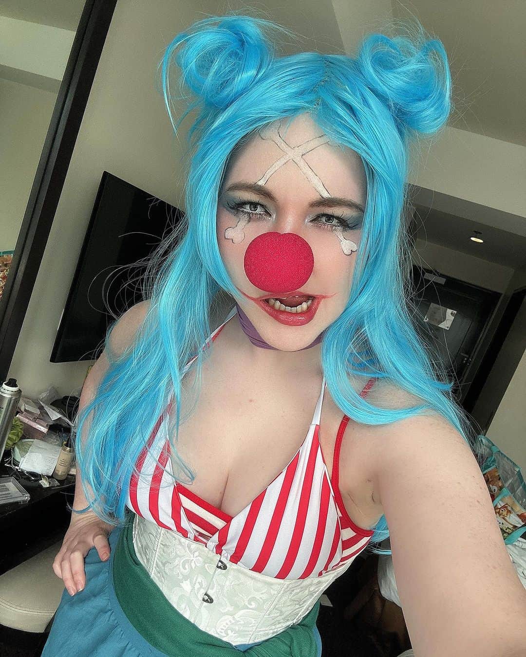ジューン・ラブジョイさんのインスタグラム写真 - (ジューン・ラブジョイInstagram)「Who wants to join Buggy’s crew? #onepiece #onepiececosplay #onepiececosplayer #buggyonepiece」11月19日 10時41分 - junelovejoyy