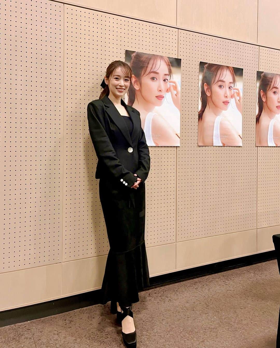 泉里香さんのインスタグラム写真 - (泉里香Instagram)「京都での『カレンダー発売イベント』終了しました。 寒い中、お越しいただいた皆様、本当にありがとうございました❣️✨ 直接お会いできるイベントは本当に久しぶりでしたが、 皆様からたくさんパワーを頂くことができました。 とても嬉しかったです😊 またお会いできる日を楽しみにしていますね。 ありがとうございました💗」11月19日 10時38分 - rika_izumi_