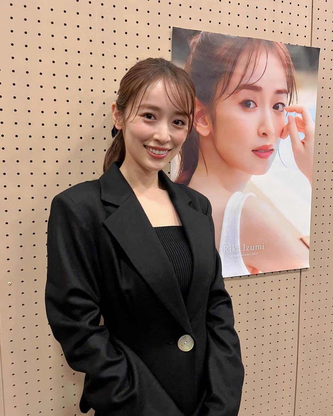 泉里香さんのインスタグラム写真 - (泉里香Instagram)「京都での『カレンダー発売イベント』終了しました。 寒い中、お越しいただいた皆様、本当にありがとうございました❣️✨ 直接お会いできるイベントは本当に久しぶりでしたが、 皆様からたくさんパワーを頂くことができました。 とても嬉しかったです😊 またお会いできる日を楽しみにしていますね。 ありがとうございました💗」11月19日 10時38分 - rika_izumi_