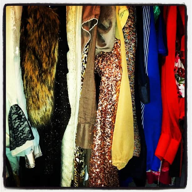 trendstarのインスタグラム：「My closet! #fashion #chic #sequins #fur #glam #outfits」