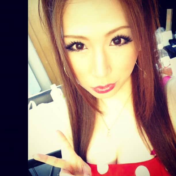 佐山愛のインスタグラム：「赤リップ♪♪」