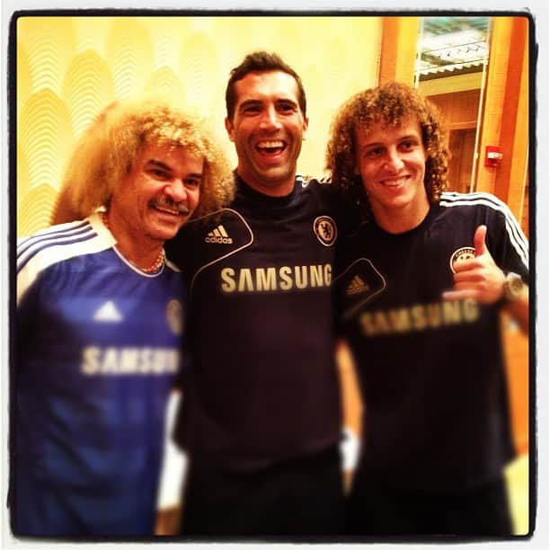 エンリケ・イラーリオのインスタグラム：「@davidluiz_4 "Show de Cabeleiras!!! I almost got lost in the bushes 😜😃」