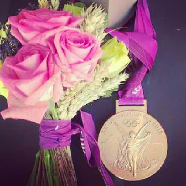 マリア・パセカのインスタグラム：「#medal #bronzemedal #bronze #russianfederation #gymnastic #gymnasticartistic #london2012 #olympicgames #olympics #flowers #pink」