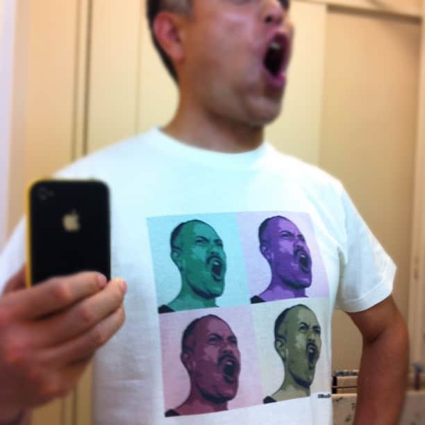 のインスタグラム：「フレディーがＴシャツになってやって来た〜！ ありがとう、@nicocinocafe さん！ さて誰に着て頂きましょう〜」