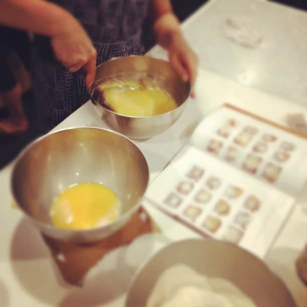 のインスタグラム：「この時間からhirokoがお菓子作り。楽しみ。」