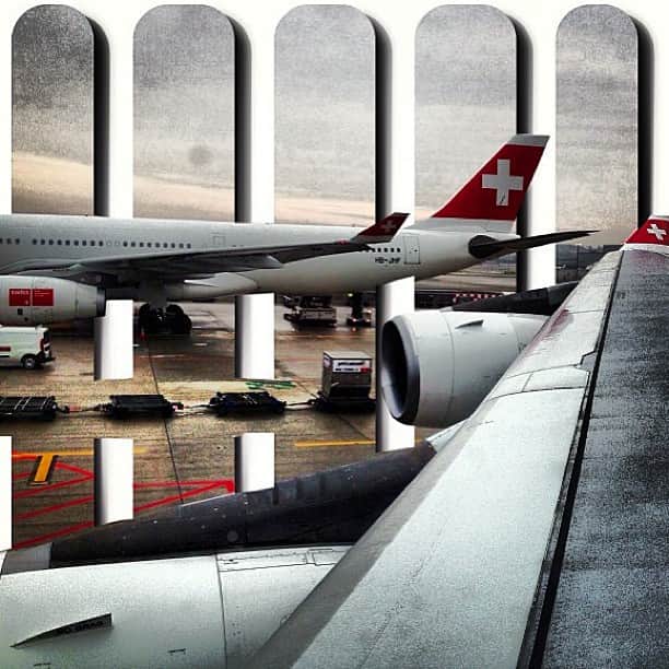 スイス航空のインスタグラム：「Thanks to one of our passengers @jpavakian #swiss #zurich #airport #airbus #airplane #sky #cloud #airbus #instababs #follow #followme #followback #instadaily #sun #winter #december #love #aviation #wings #rain #red #white #cross #life #a340」
