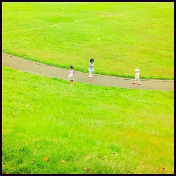 のインスタグラム：「ぽつん×3」