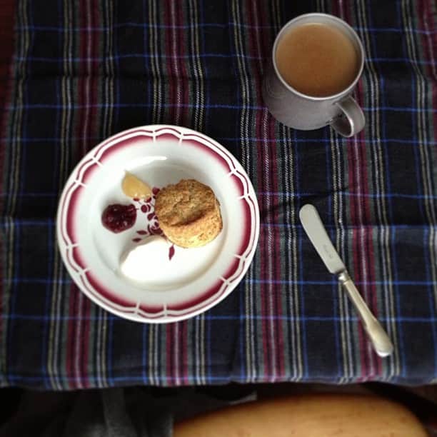 小堀紀代美さんのインスタグラム写真 - (小堀紀代美Instagram)「一旦帰宅。スコーンとミルクティー。美味しくて嬉しい♩  もう1回アレンジした配合で試作したら気が済みそう（笑）」1月15日 15時32分 - likelikekitchen