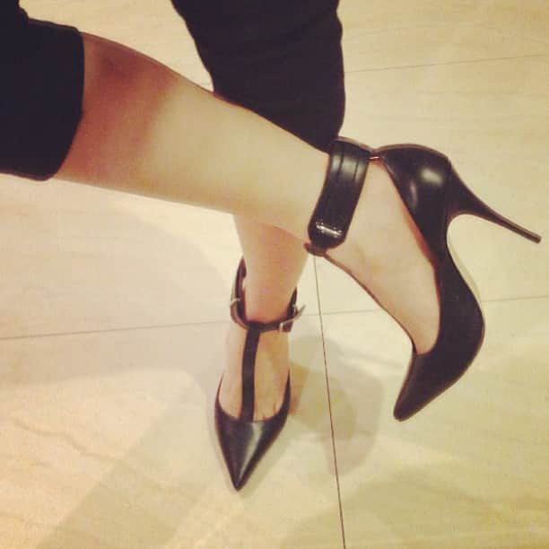 山脇道子さんのインスタグラム写真 - (山脇道子Instagram)「😋💕Got new heels👠 #ElizabethandJames #shoes」1月30日 0時08分 - michikoooo