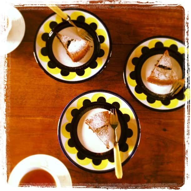 小堀紀代美さんのインスタグラム写真 - (小堀紀代美Instagram)「打ち合わせはチョコレートケーキで。」1月31日 17時12分 - likelikekitchen