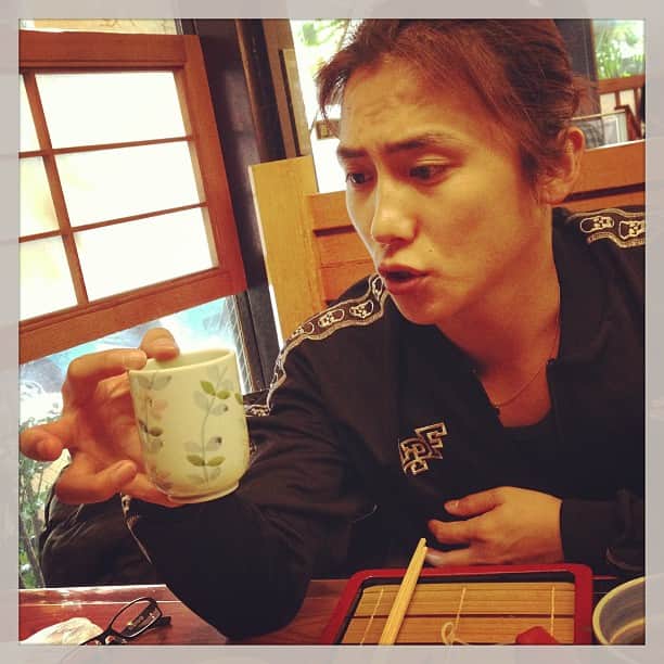 久永輝明さんのインスタグラム写真 - (久永輝明Instagram)「てか、締めのお茶が熱いんよ…ズゴックみたいな持ち方(￣Д￣)ﾉ」2月2日 12時37分 - teruakifukuoji