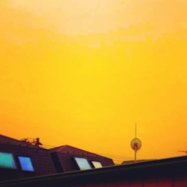 瀬戸弘司のインスタグラム：「豊島区www空の色ヤバすぎwww #Instagram #PicsPlay」