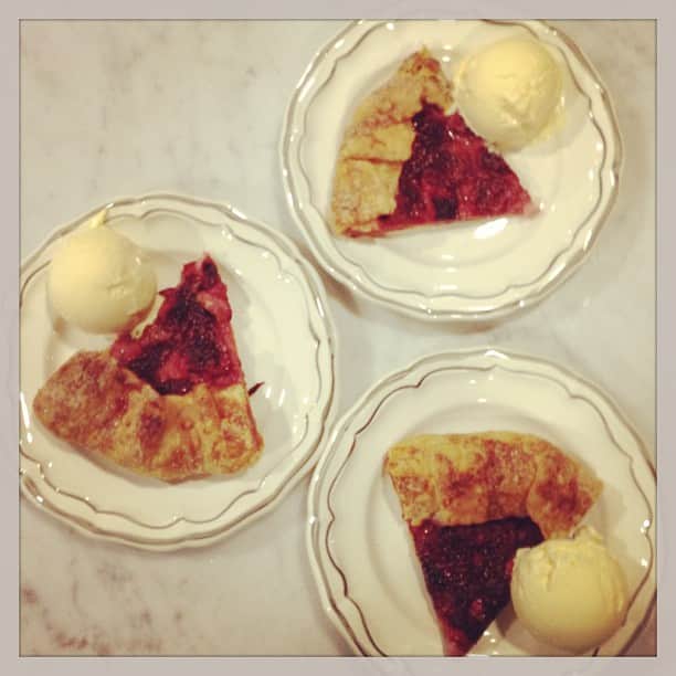 小堀紀代美さんのインスタグラム写真 - (小堀紀代美Instagram)「バニラアイスをのせて。レディボーデン～。」3月30日 22時13分 - likelikekitchen