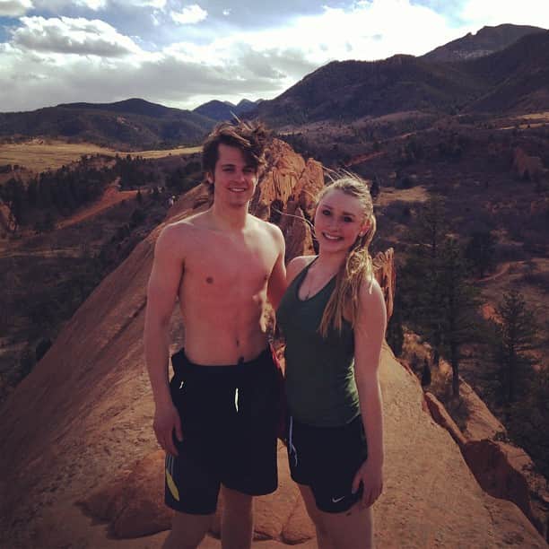 アレクサンダー・ジョンソンのインスタグラム：「Hiking :) #redrockcanyon #colorado」