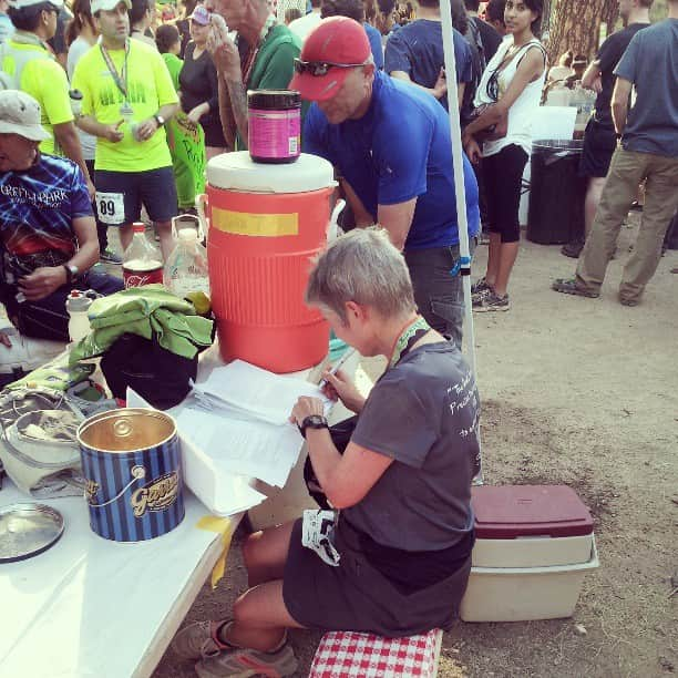 Montrailさんのインスタグラム写真 - (MontrailInstagram)「As you might see at most ultras...grading papers while you wait for your friends to finish.」4月28日 10時25分 - montrailrunning