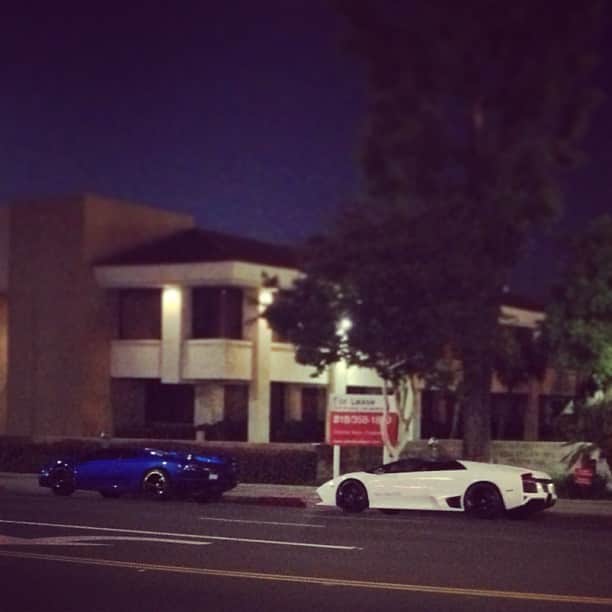 Dirk A. Productionsさんのインスタグラム写真 - (Dirk A. ProductionsInstagram)「It's one of those nights again with some great friends @zarehaslan @clm_calabasasluxurymotorcars @forgiato and a few special Lamborghini's ( One of them already topless )😂 | Time to wake some neighborhoods up without any warnings in advance!! ➖➖➖➖➖➖➖➖➖➖➖➖➖➖➖➖ LIVE Upload On The Go | @david_casemachine @carinstagram | #la #lamborghinis #beverlyhills #hollywood #lp640 #diablo #versace #1/1」4月28日 14時07分 - supercarfocusdotcom