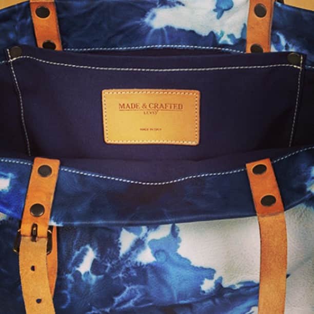 Levi’sさんのインスタグラム写真 - (Levi’sInstagram)「The lightly tie-dyed Sky Dive bag in natural leather, by Levi's Made & Crafted. Indigo heaven. #LMC」4月29日 1時49分 - levis