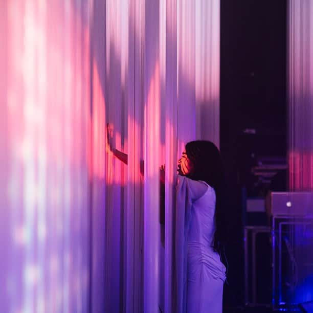 ハウ・トゥ・デストロイ・エンジェルスのインスタグラム：「New York City @apollotheater, 4.29.13. Photo by @traviscommeau. #htda」