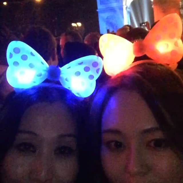 のインスタグラム：「Bonne année 🍾🍸#bonneannée #happynewyear #paris #parisian #あけましておめでとう #新年快乐#2016#newyear #byebye2015 #巴黎新年#パリ#lovers #amour #幸福#happymoments」