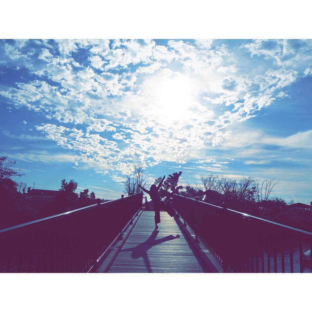 池田愛恵里さんのインスタグラム写真 - (池田愛恵里Instagram)「雲がつかめそう！！ 私が撮った友達^ ^」12月28日 8時47分 - ikeda_aeri