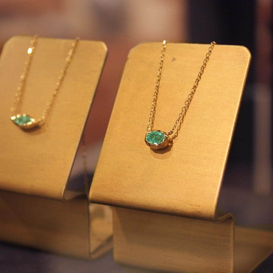 ビズーさんのインスタグラム写真 - (ビズーInstagram)「とても人気のパライバトルマリンを使ったネックレス。 鮮やかな色がキレイに輝きます♪  #パライバ #ネックレス #ジュエリー #ビズー #自由が丘 #ファッション #necklace #jewelry #bizoux #blue #love #fashion」12月28日 17時34分 - bizoux_jewelry