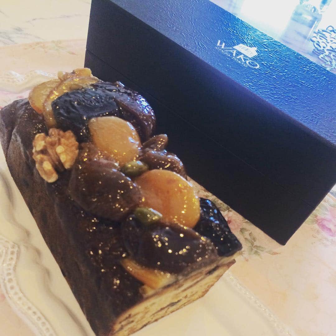 会田幸恵さんのインスタグラム写真 - (会田幸恵Instagram)「銀座和光のパウンドケーキ♡ 流石の美味しさでした。  #銀座和光 #スイーツ #高級スイーツ」12月28日 23時51分 - yukie.aida
