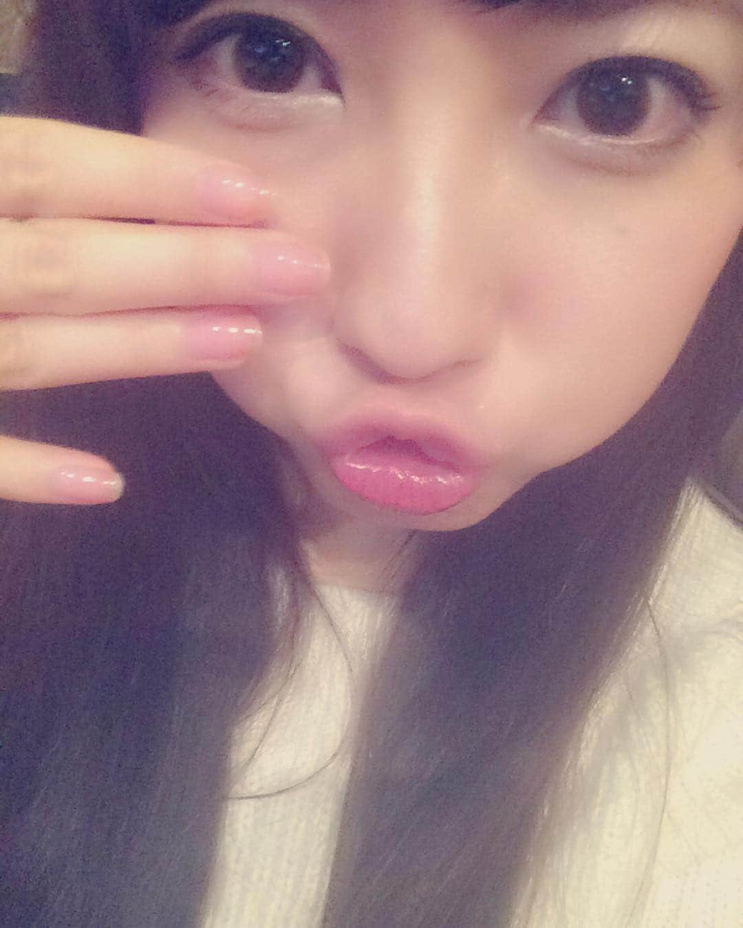 佐倉知里さんのインスタグラム写真 - (佐倉知里Instagram)「とゅる---とゅる(๑･㉨･๑)♡ . 仕事の関係で大好きなネイルアート出来なくなって . . 最近はもっぱら #nailglow ♡ . 口紅苦手で リップももっぱら #lipglow のみ♡ .  #dior さんにお世話になっております( ͒ ु•·̫• ू ͒) とゅるとゅる  ぴかぴか  #pink #happy #beauty #lip #nail #ナチュラル #たこちゅう」12月29日 15時41分 - chisa_tiara