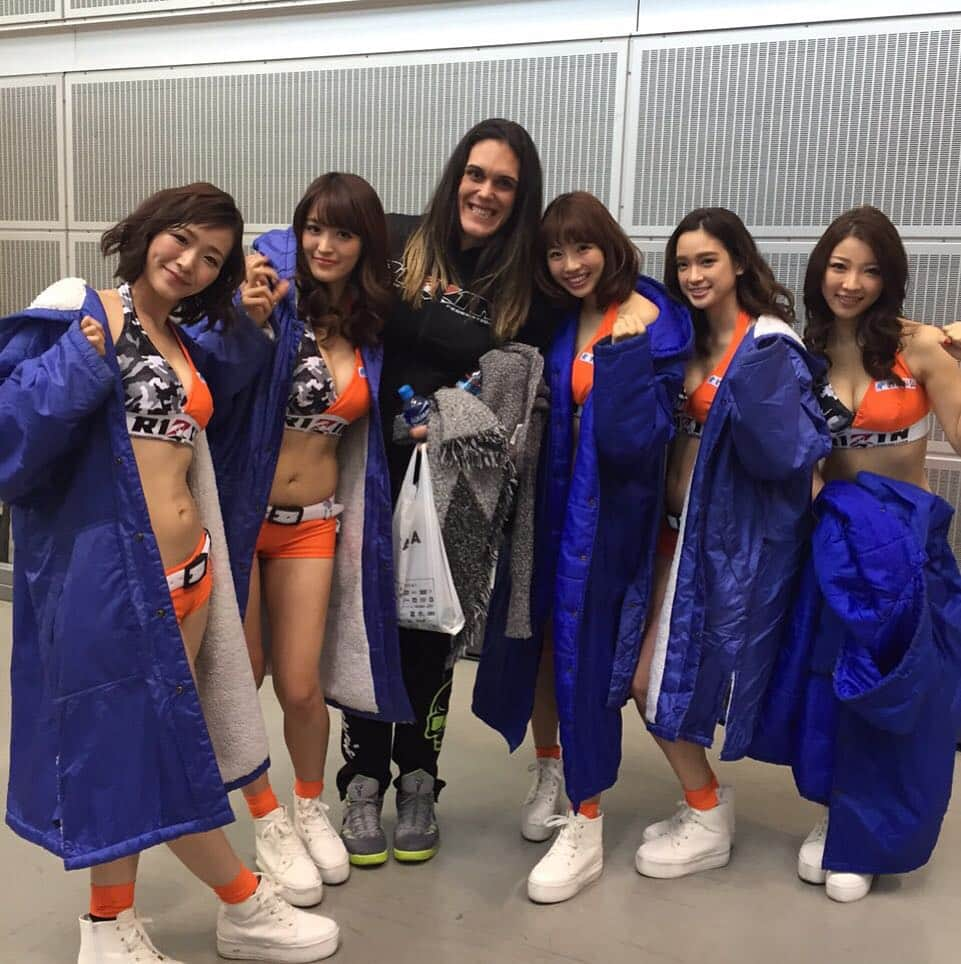 葉加瀬マイさんのインスタグラム写真 - (葉加瀬マイInstagram)「Gabi Garcia × RIZIN GIRL ♥︎♥︎ We love Gabi ♥︎♥︎ ギャビガルシア選手、怖い表情のイメージが強かったんだけど、ものすごく優しくて素敵なお姉さんでした♥︎⍤⃝ #gabigarcia #ギャビガルシア #RIZIN #rizinff #フジテレビ #大晦日」12月30日 19時46分 - m.hakase