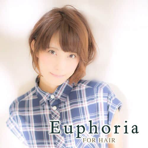 美容室、美容院 Euphoria ユーフォリアさんのインスタグラム写真 - (美容室、美容院 Euphoria ユーフォリアInstagram)「Euphoria【ユーフォリア】60階通り店 各線池袋東口駅前より徒歩3分 東京都豊島区東池袋1-29-9サンリッチビル2F TEL:03-5953-1680 http://www.euphoria.jp/e/ 担当スタイリスト：吉田　じゅり 秋冬のオススメは、あたたかくてぬくもりのあるベージュ系カラー★ ベージュブラウンにほんのりピンクを足して☆ 光にあたると反射してツヤが出て見えるのもオススメの一つです★ ニュアンスパーマでふんわりと☆ #美容室 #美容院 #ヘアサロン #hairsalon #ヘアスタイル #hairstyle #髪型 #ヘアカタログ #haircatalog #池袋美容室 #池袋美容院 #ブラウン #ベージュ #ミディアム #ナチュラル #カット #パーマ #カラー #Euphoria #ユーフォリア60階通り店 クーポンはこちら⇒http://www.euphoria.jp/e/campaign/」12月31日 12時23分 - fb_euphoria00