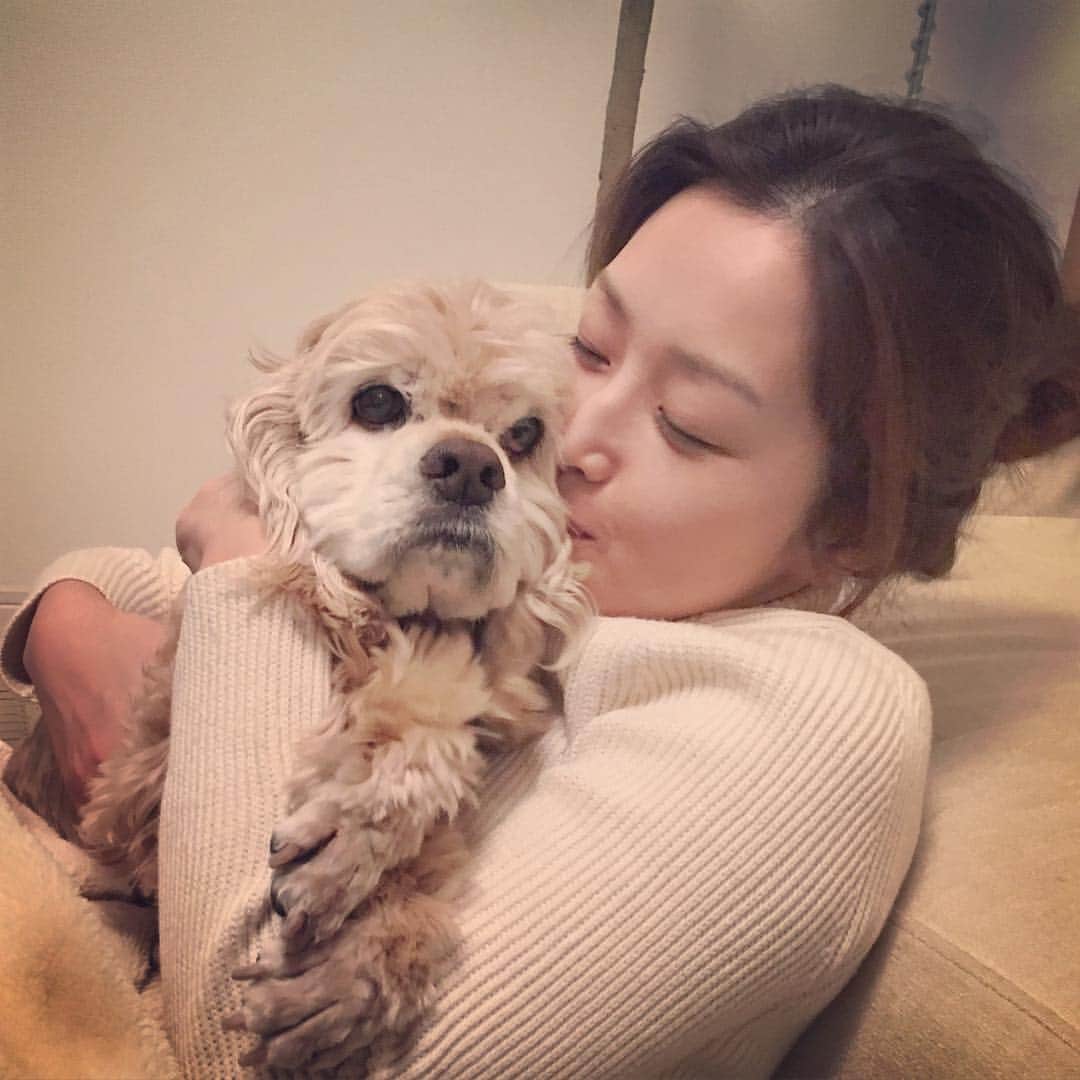 笛木優子のインスタグラム：「みなさん、今年も残りあと少し😊👍🏻 一年あっという間ですね！ インスタをみてくれてありがとうございました🎀 来年も一生懸命生きて行きたいと思います🌟 よいお年を💖」