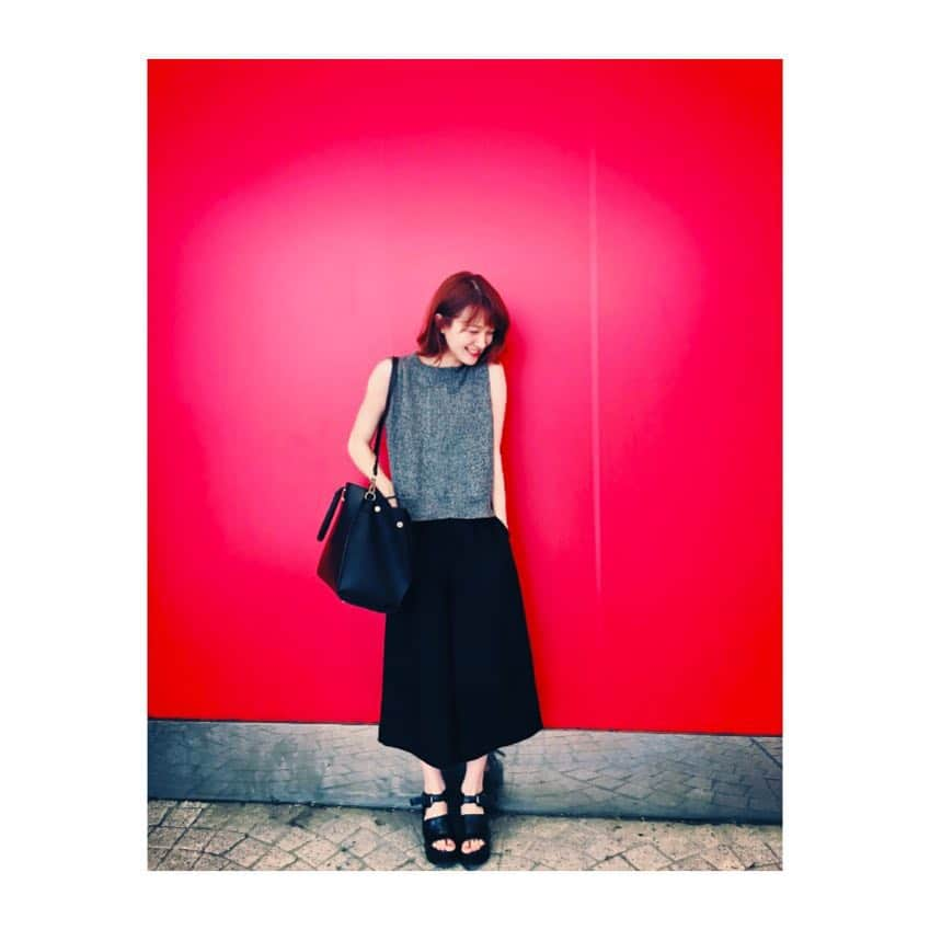 岡田ロビン翔子さんのインスタグラム写真 - (岡田ロビン翔子Instagram)「6月はなんとなく #wear を始めた月なんだよね 私服載せてるからフォローしてね  #格好がサマー #夏だもんね #なんか楽しそう #腕出すの本当は恥ずかしい #ロンファッション」12月31日 21時43分 - i_am_robin0315