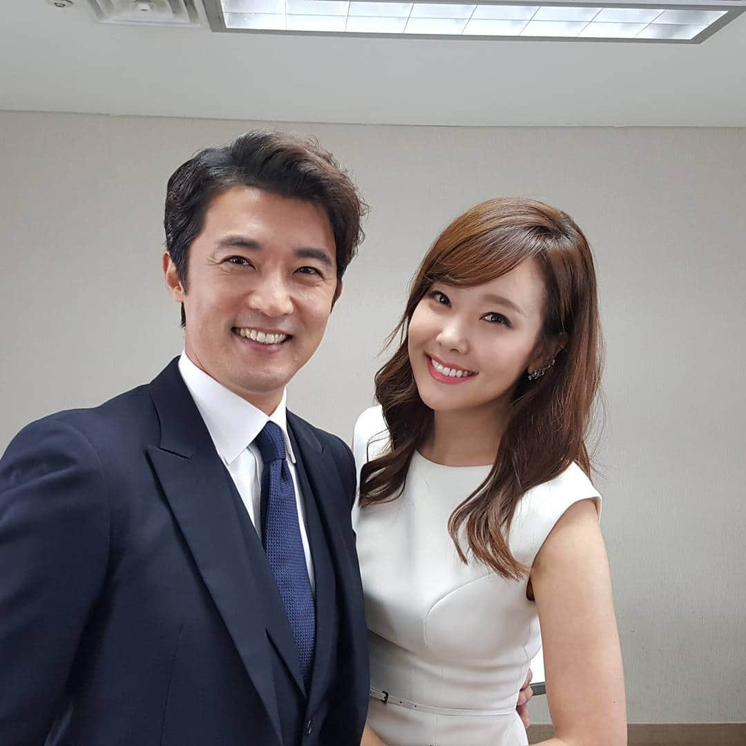 アン・ジェウクさんのインスタグラム写真 - (アン・ジェウクInstagram)「#kbs #연기대상 #시상식 파트너 #소유진양과 함께^^~~ happy  new year^^~~~」12月31日 23時11分 - steelajw6796