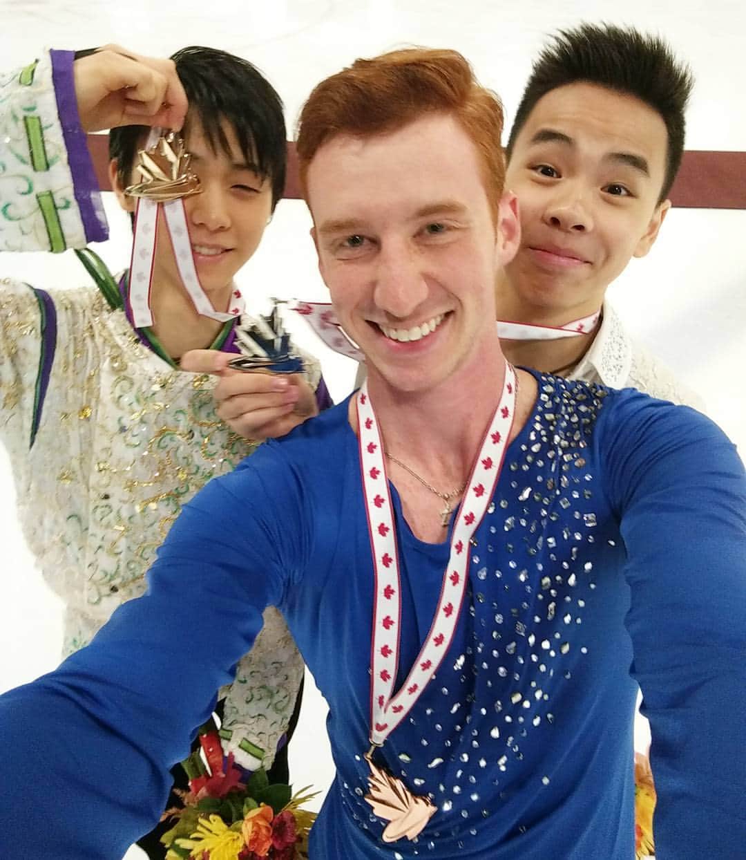 ショーン・ラビットさんのインスタグラム写真 - (ショーン・ラビットInstagram)「For the last throw back Thursday of 2015, I give you my medal selfie from my first ever international competition at the 2015 Autumn Classic featuring Nam Ngyuen and Yuzuru Hanyu. 👑 今日は2015年の最後tbtです。今日のtbtはスケートカナダオタムクラシックから、ナムウインくんと羽生結弦くんです！ 👑  #figureskating #figureskater #patinageartistique #피겨스케이팅 #фигурноекатание #patinajeartistico  #フィギュアスケート #フィギュアスケーター #アイススケート #training #trainingmotivation #トレーニング#筋肉#筋トレ#ボディメイク#羽生結弦 #パーカー #かっこいい#可愛い#今日のコーディネート #おしゃれ#インスタ映え #モデル#おはよう」1月1日 1時21分 - seanrabbitt