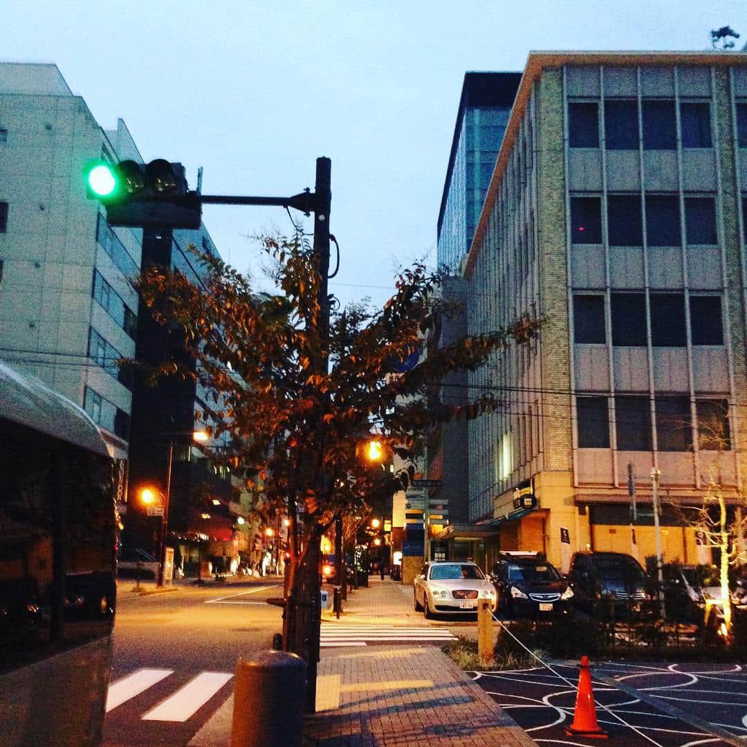 志摩有子さんのインスタグラム写真 - (志摩有子Instagram)「GM。久々に5時半集合。暗かったのがようやく明けて来た。 #GM #HERS_magazine #shooting」12月8日 6時26分 - ariko418
