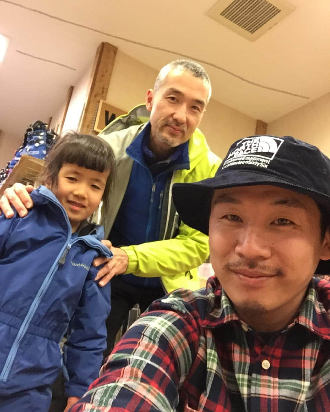 佐々木明さんのインスタグラム写真 - (佐々木明Instagram)「Papa B!!!! 偶然ICI石井スポーツ宮の沢店にボン君が！！ スキーにワックス入れに来てました！ #papab #reggae #hokkaidoski #style」12月8日 19時16分 - akiraexploring