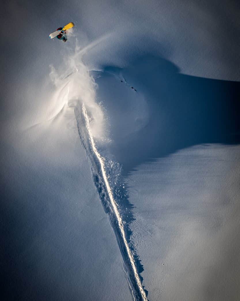 TransWorld SNOWboarding Japanのインスタグラム：「スピード感と躍動感。 rider: @nicolasmuellair  location: Mt.Cook, New Zealand, 2010 photo: @jeffcurtes  #SNOWBOARDINGPLUS #TRANSWORLDJAPAN #snowboarding #snowboard #スノーボーディングプラス #トランスワールドジャパン #スノーボーディング #スノーボード」