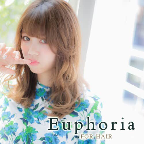 美容室、美容院 Euphoria ユーフォリアさんのインスタグラム写真 - (美容室、美容院 Euphoria ユーフォリアInstagram)「Euphoria【ユーフォリア】aoyama  表参道駅A1・B5出口より徒歩1分  東京都港区北青山3-8-3 ミリューム表参道2F  TEL：03-5778-2118  http://www.euphoria.jp/aoyama/  担当スタイリスト：高橋　真由子  ナチュラルフェミニンな王道スタイル。 誰にでも似合うゆるパーマ、透明感のあるカラーで好感度◎  #美容室 #美容院 #ヘアサロン #hairsalon #ヘアスタイル #hairstyle #髪型 #ヘアカタログ #haircatalog #青山美容室 #青山美容院 #アッシュ #ブラック #ミディアム #ナチュラル #カット #カラー #パーマ #Euphoria #ユーフォリアaoyama  クーポンはこちら⇒http://www.euphoria.jp/aoyama/campaign/」12月10日 14時12分 - fb_euphoria00