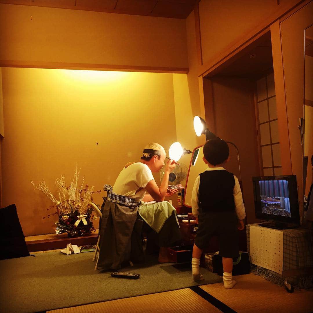 坂東亀三郎さんのインスタグラム写真 - (坂東亀三郎Instagram)「倅マンの大叔父・河原崎権十郎さんの顔に釘付け。 #倅マン #歌舞伎座 #河原崎権十郎 #歌舞伎では化粧をする事を顔をすると言います。」12月10日 16時55分 - otowayabando