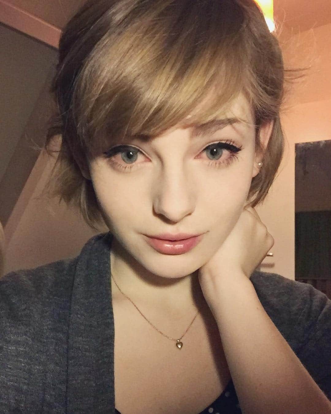 Ella Freyaのインスタグラム：「Hadn't posted here yet 👀 #shamelessselefie」