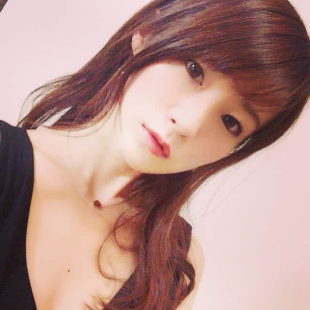 しほの涼のインスタグラム：「髪色、悩み。。 アッシュグレーお気に入りだから、やっぱり今回もそれかなぁ。。」