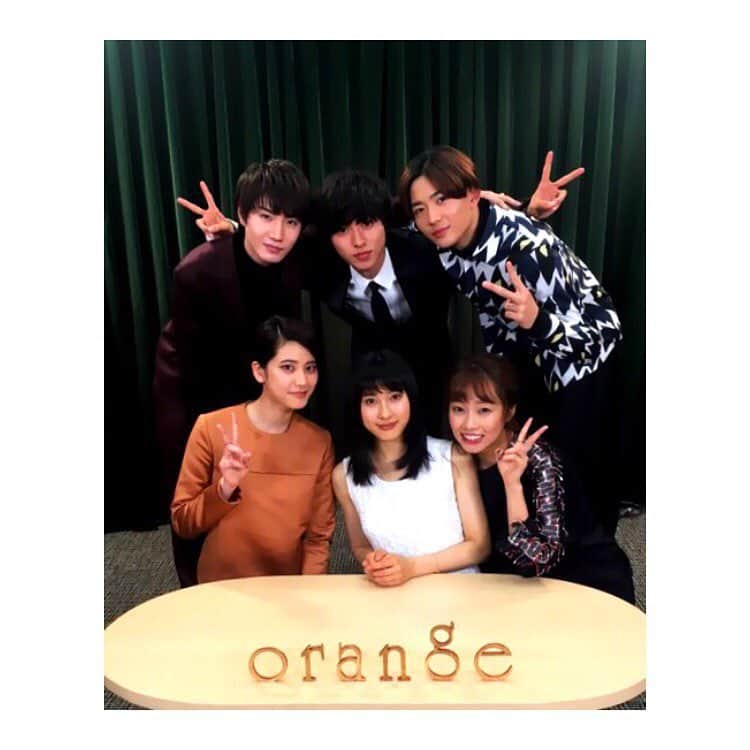 山崎紘菜さんのインスタグラム写真 - (山崎紘菜Instagram)「明日はいよいよ 映画「orange」公開です。  明日はみんなで舞台挨拶します。 松本にも行きます。  すごく楽しみ。  たくさんの方に この作品を見ていただけますように。  #映画orange #明日 #12月12日公開」12月11日 11時48分 - hirona_yamazaki