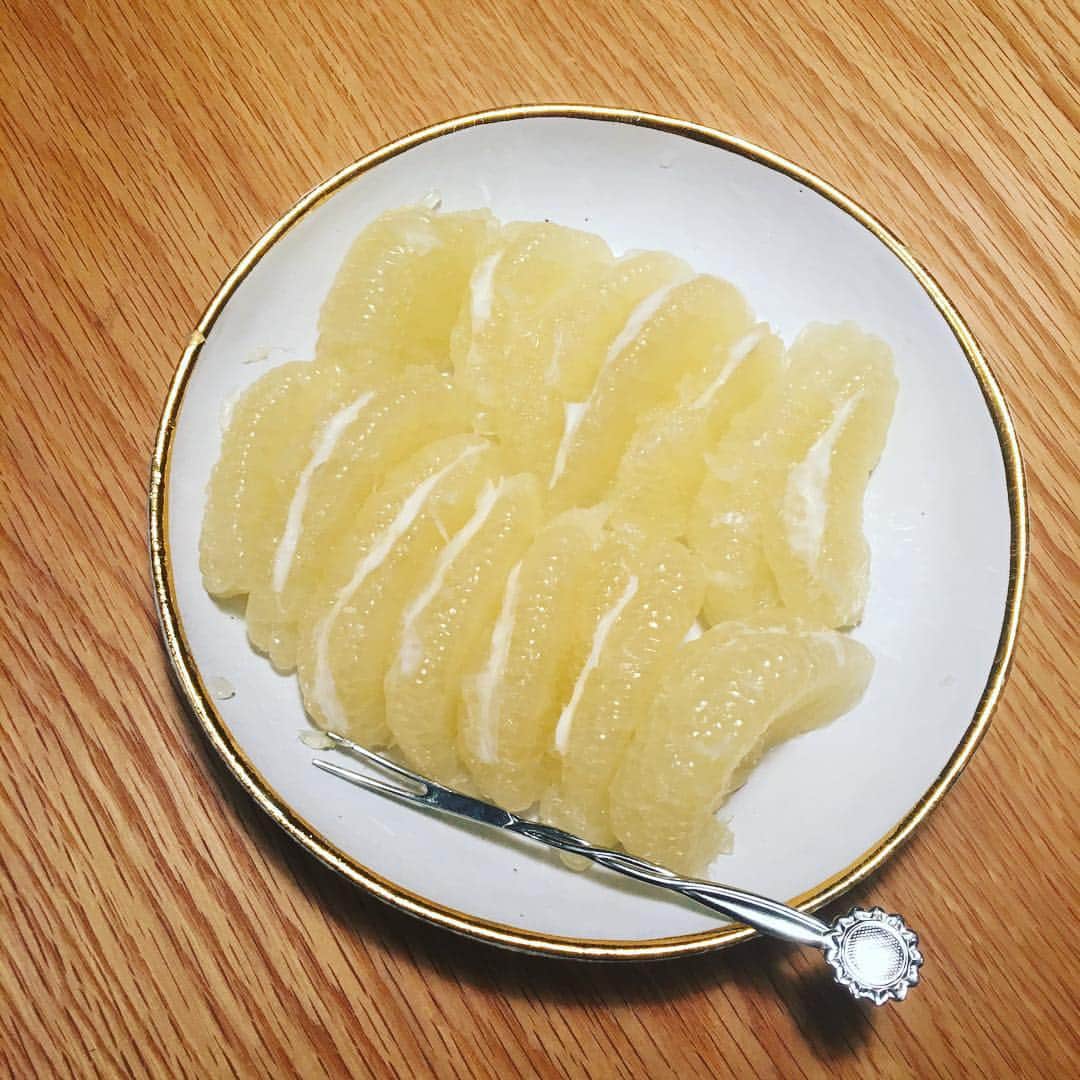 笛木優子のインスタグラム：「ノロがめっちゃ流行ってるらしいです！ まずいです！ 奴はやばいです！ ２年前の年末かかって死にそうになりました😂 みなさん、絶対絶対きをつけて！！😂」
